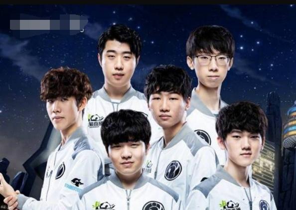 北京WB发布了新年祝福视频：小猴子们来给小桃子送祝福啦~