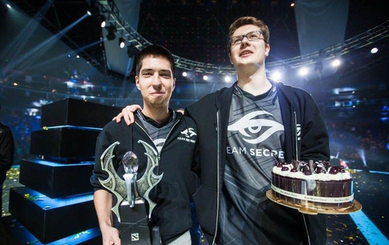 青花瓷海外拜年礼：海内存知己，天涯若比邻