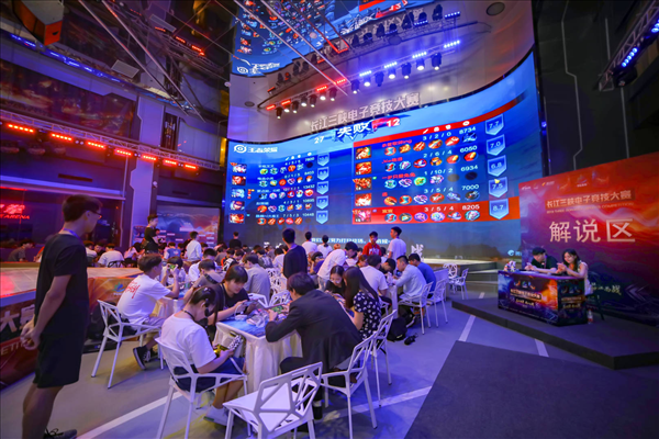 LNG Esports 官方：与团队打野选手 Weiwei 续约成功；